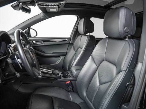 Certified 2023 Porsche Macan S AWD/4WD image 5