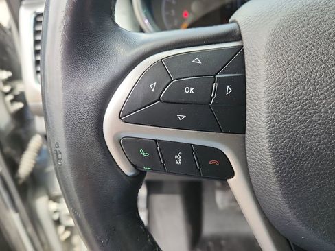 Used 2019 Jeep Grand Cherokee Altitude AWD/4WD image 22