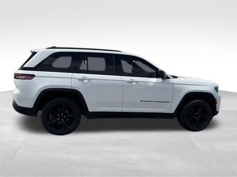 Used 2023 Jeep Grand Cherokee Altitude AWD/4WD image 50