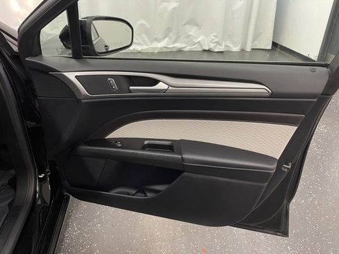 Used 2020 Ford Fusion SE w/ Equipment Group 151A image 7