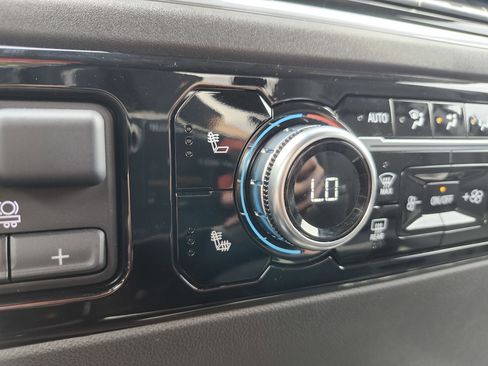 Used 2025 GMC Sierra 1500 Elevation image 11