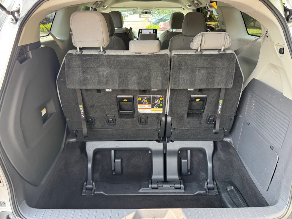 Used 2022 Toyota Sienna LE FWD image 16