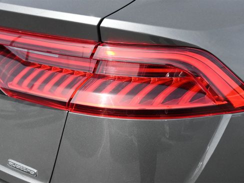Used 2019 Audi Q8 Premium image 19
