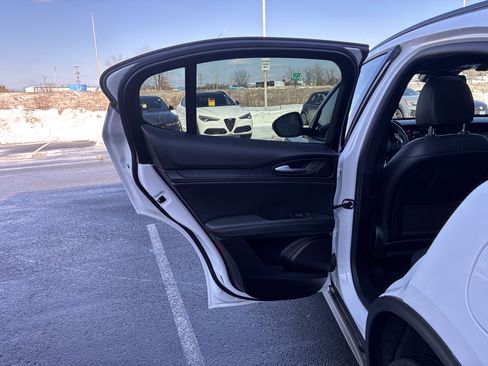 Used 2024 Alfa Romeo Stelvio Sprint image 26