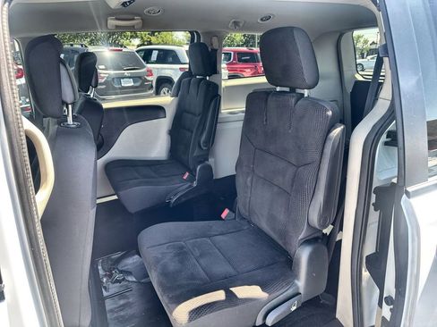 Used 2018 Dodge Grand Caravan SE FWD image 21