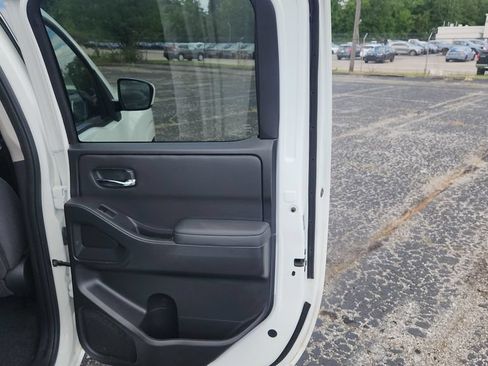 Used 2024 Nissan Frontier SV w/ SV Convenience Package AWD/4WD image 12