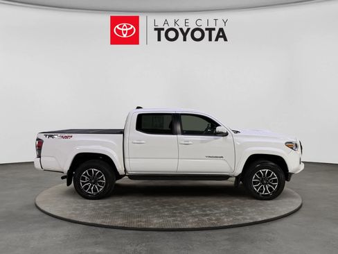 Used 2022 Toyota Tacoma TRD Sport AWD/4WD image 11