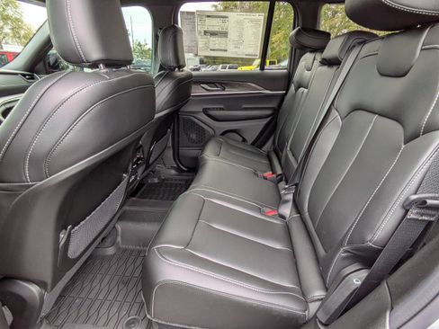 New 2025 Jeep Grand Cherokee Limited image 15