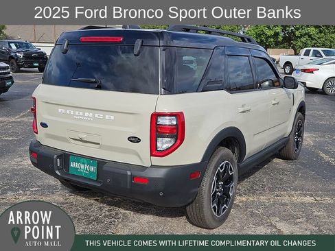 Used 2025 Ford Bronco Sport Outer Banks AWD/4WD image 11