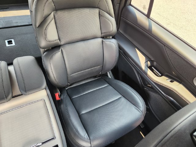 New 2027 Lincoln Navigator Reserve w/ Jet Appearance Package AWD/4WD image 15