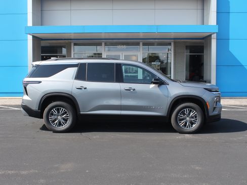 New 2027 Chevrolet Traverse LT w/ Enhanced Driving Package FWD image 3