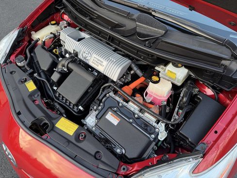 Used 2013 Toyota Prius Three image 29