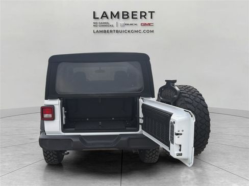 Used 2022 Jeep Wrangler Willys image 17