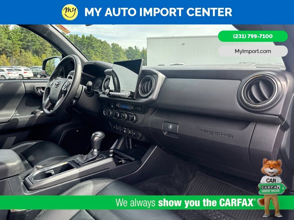 Used 2018 Toyota Tacoma TRD Sport AWD/4WD image 28