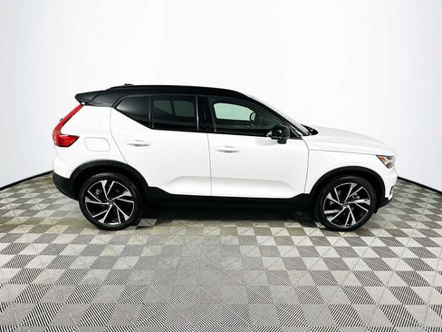Used 2021 Volvo XC40 T5 R-Design image 8