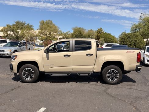 Used 2022 Chevrolet Colorado Z71 RWD image 2