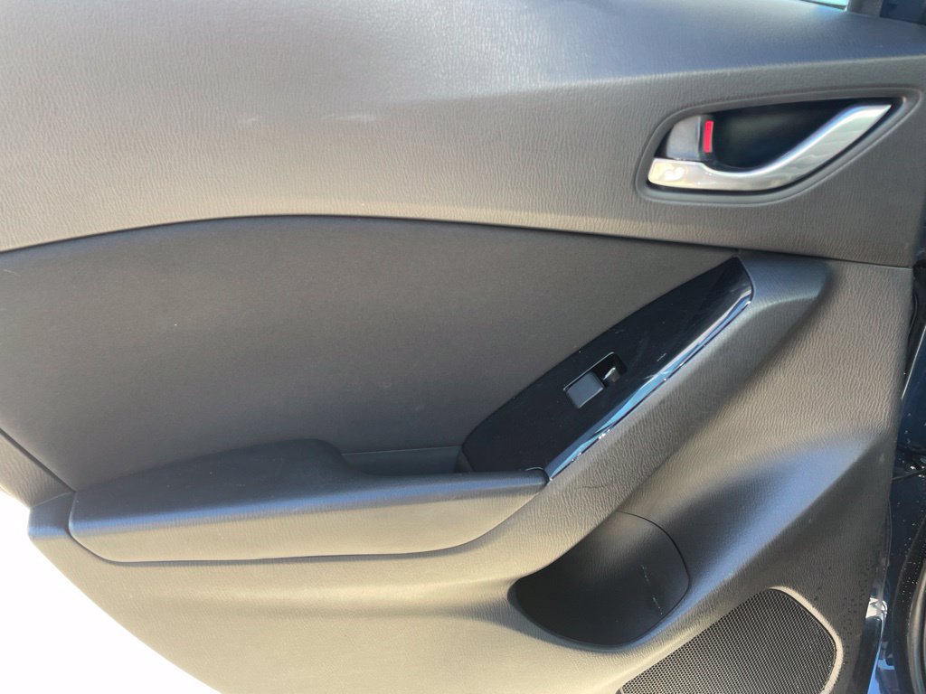 Used 2018 MAZDA MAZDA3 Sport w/ Preferred Equipment Package FWD image 19