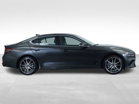 Used 2025 Genesis G70 2.5T image 13