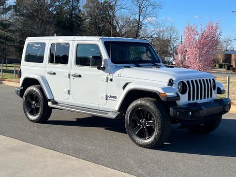 Used 2020 Jeep Wrangler Unlimited Sahara AWD/4WD image 2