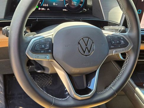 Certified 2024 Volkswagen Atlas Cross Sport SE AWD/4WD image 16