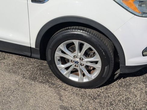 Used 2017 Ford Escape SE image 9