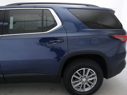 Used 2023 Chevrolet Traverse LT w/ LPO, Floor Liner Package image 5