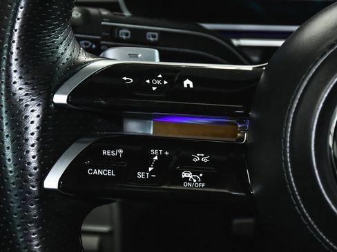 Used 2025 Mercedes-Benz GLS 450 4MATIC image 36