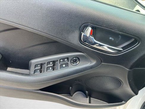 Used 2018 Kia Forte S w/ S Technology Plus Package FWD image 13
