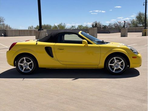 Used 2001 Toyota MR2 image 9