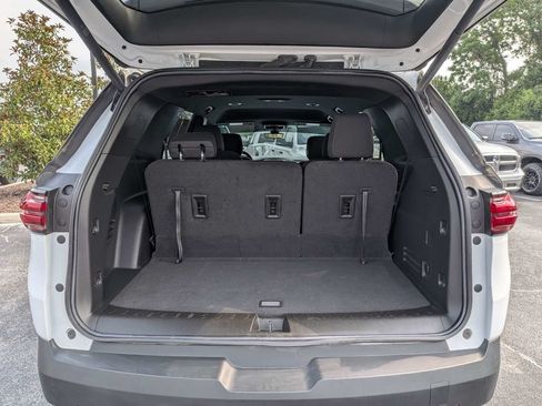 Used 2023 Chevrolet Traverse LT FWD image 13