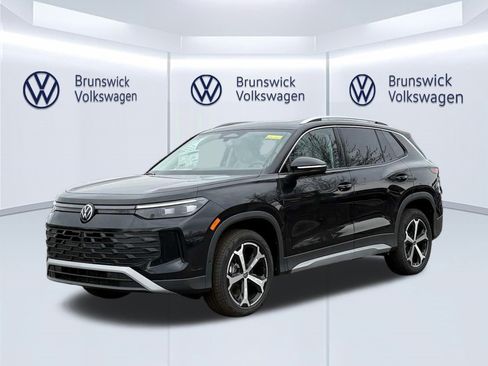 New 2026 Volkswagen Tiguan SE image 1
