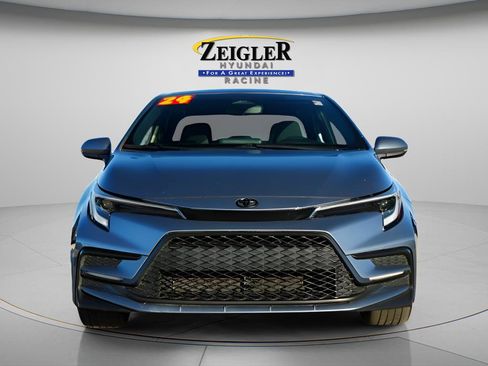 Used 2024 Toyota Corolla SE FWD image 2