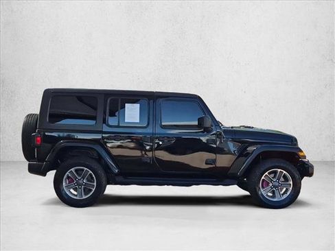 Used 2019 Jeep Wrangler Unlimited Sahara AWD/4WD image 4