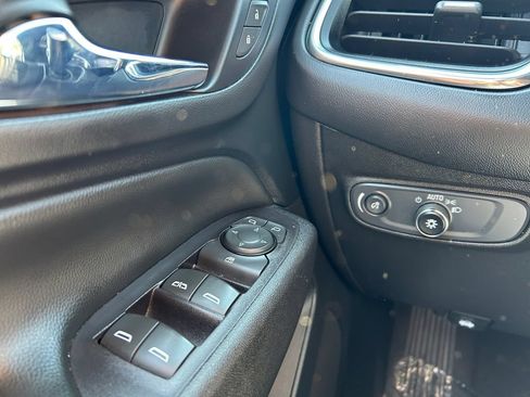 Used 2022 Chevrolet Equinox LT FWD image 26