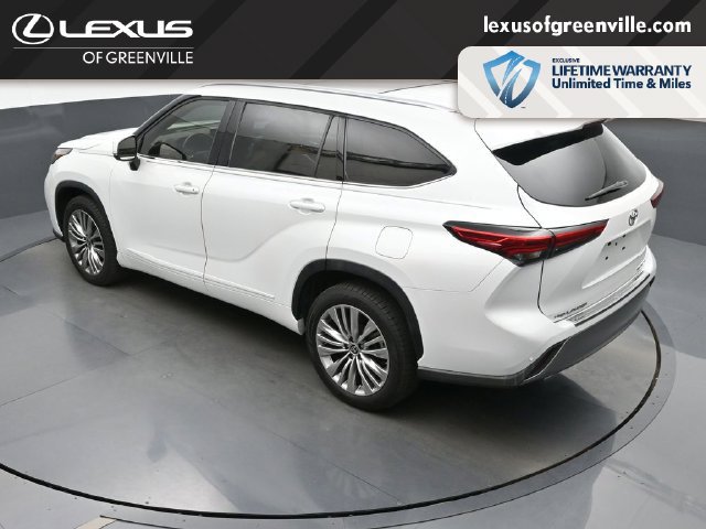 Used 2022 Toyota Highlander Platinum FWD image 28