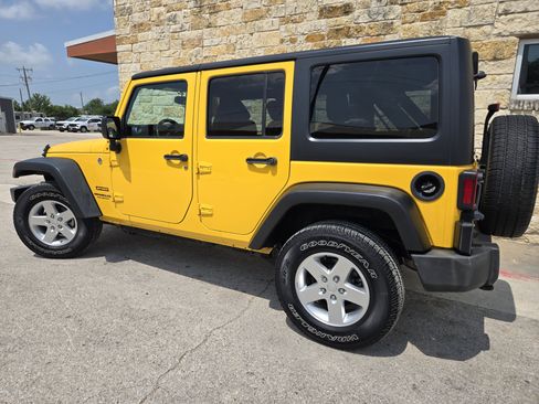 Used 2015 Jeep Wrangler Unlimited Sport w/ Quick Order Package 24S AWD/4WD image 3