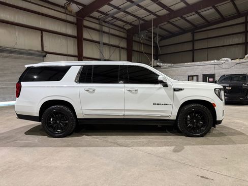 Used 2021 GMC Yukon XL Denali w/ Denali Premium Package image 5