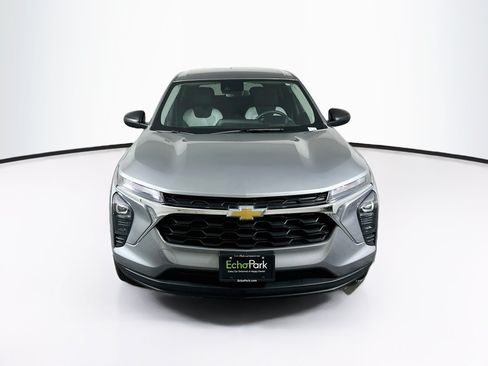 Used 2024 Chevrolet Trax LS FWD image 2
