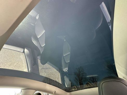 Used 2022 Tesla Model Y Long Range image 27