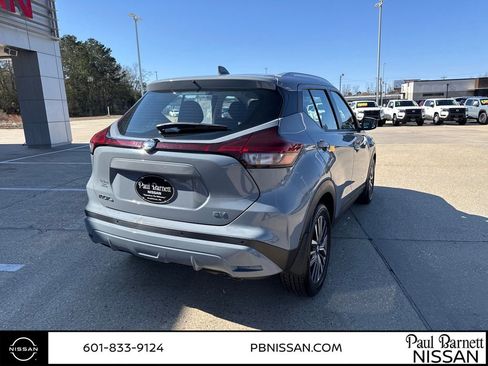 Used 2021 Nissan Kicks SV image 6