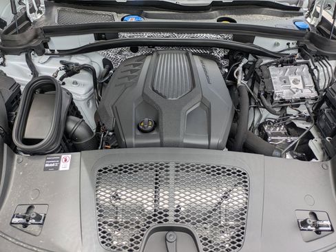 New 2025 Porsche Macan image 27