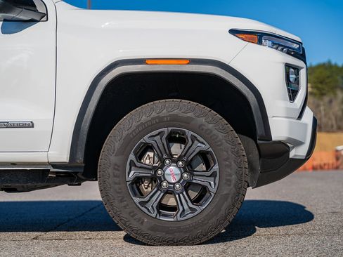 Used 2024 GMC Canyon Elevation w/ Convenience Package image 9