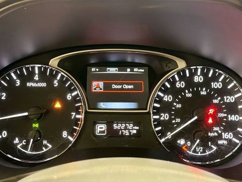 Used 2015 Nissan Pathfinder Platinum image 11