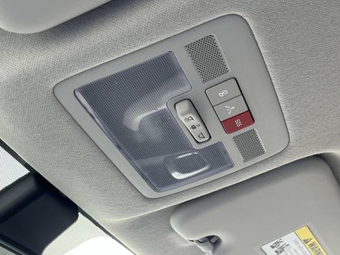 Used 2023 Hyundai Venue Limited FWD image 32