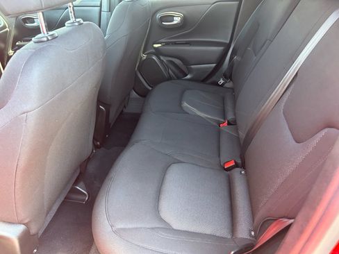 Used 2023 Jeep Renegade Latitude AWD/4WD image 16