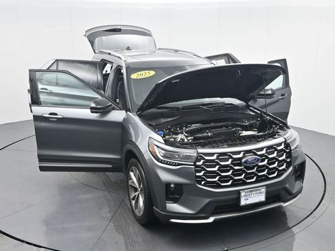 Used 2025 Ford Explorer Platinum w/ Ultimate Package image 41