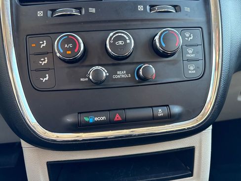 Used 2019 Dodge Grand Caravan SE image 20