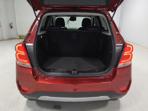 Used 2020 Chevrolet Trax LT w/ LT Convenience Package AWD/4WD image 29