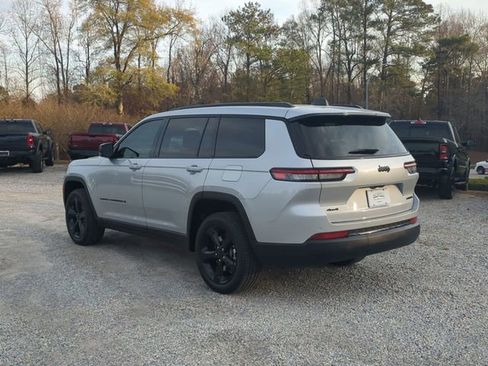 New 2025 Jeep Grand Cherokee L Limited w/ Black Appearance Package AWD/4WD image 3