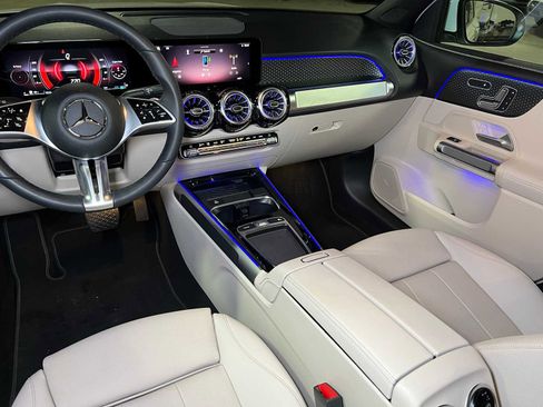 Used 2025 Mercedes-Benz GLB 250 image 36